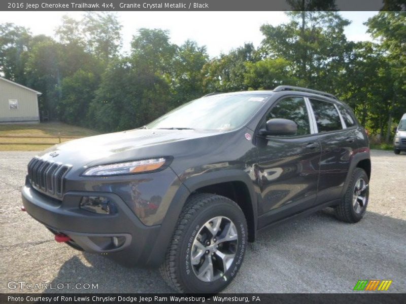 Front 3/4 View of 2016 Cherokee Trailhawk 4x4