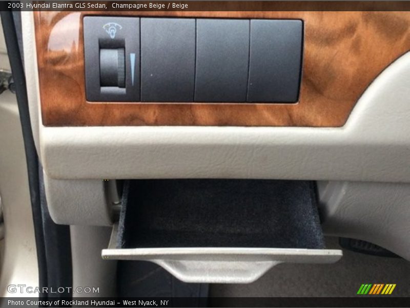 Champagne Beige / Beige 2003 Hyundai Elantra GLS Sedan