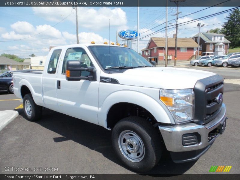 Front 3/4 View of 2016 F250 Super Duty XL Super Cab 4x4