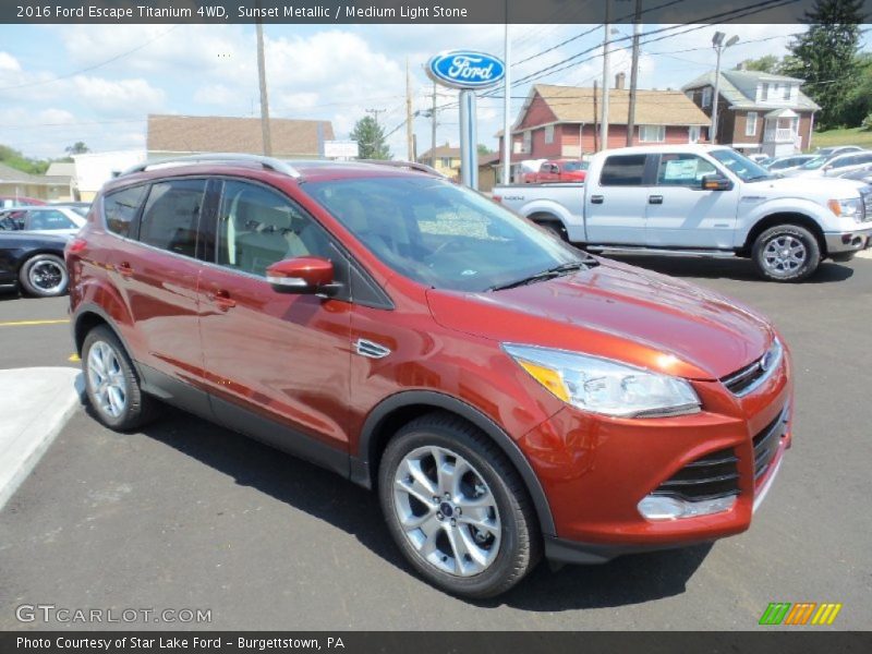 Front 3/4 View of 2016 Escape Titanium 4WD