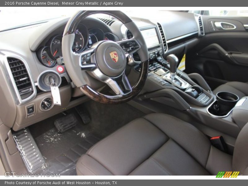 Agate Grey Interior - 2016 Cayenne Diesel 