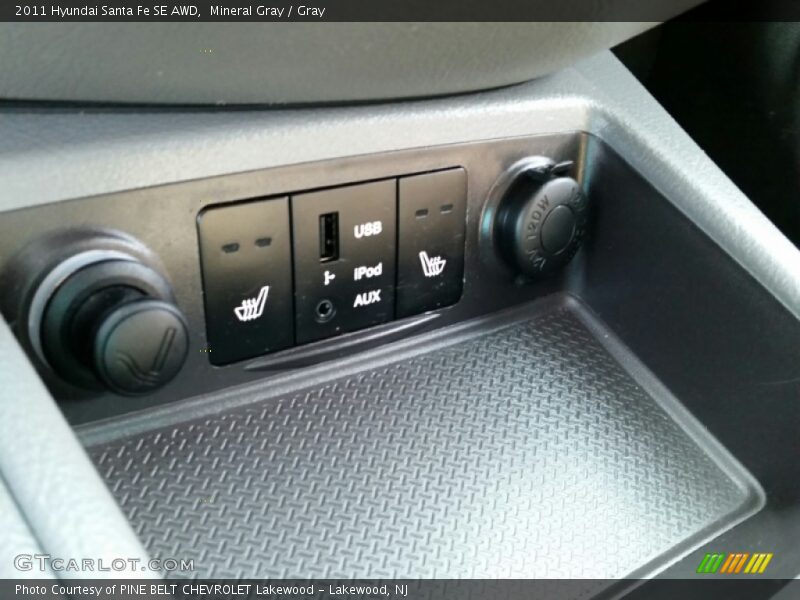 Mineral Gray / Gray 2011 Hyundai Santa Fe SE AWD