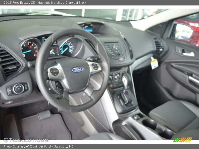 Magnetic Metallic / Charcoal Black 2016 Ford Escape SE