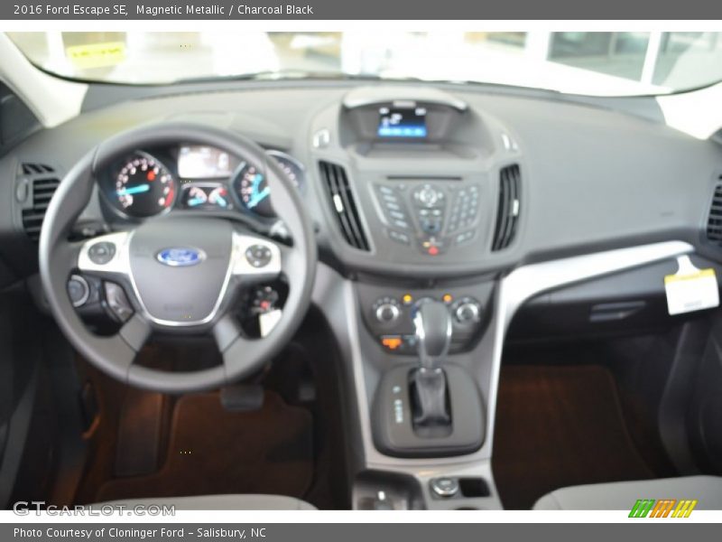 Magnetic Metallic / Charcoal Black 2016 Ford Escape SE