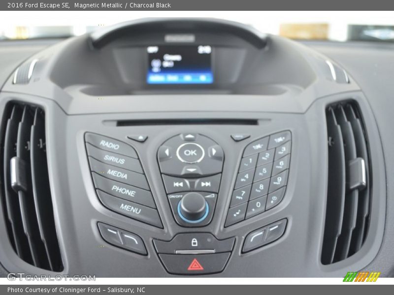 Magnetic Metallic / Charcoal Black 2016 Ford Escape SE