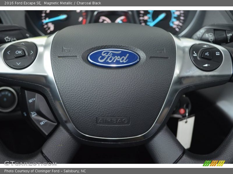 Magnetic Metallic / Charcoal Black 2016 Ford Escape SE