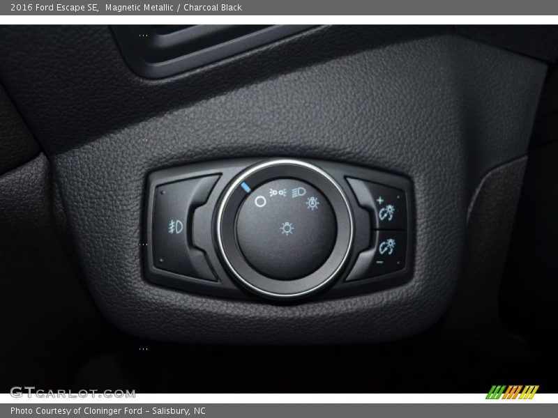 Magnetic Metallic / Charcoal Black 2016 Ford Escape SE