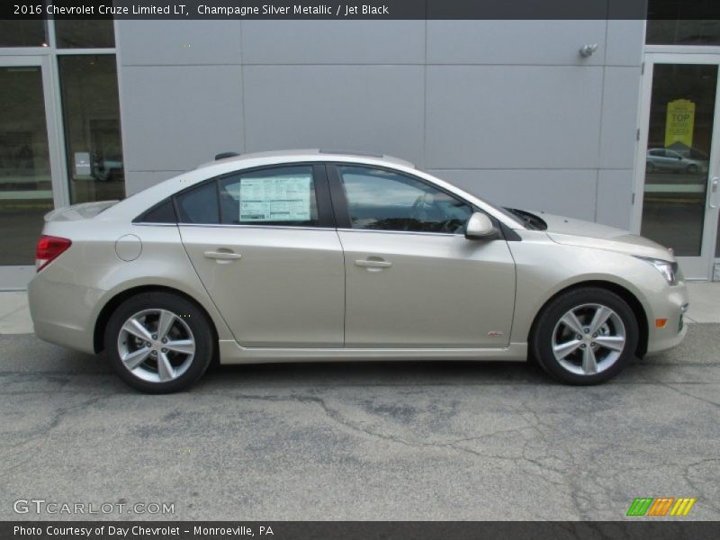 Champagne Silver Metallic / Jet Black 2016 Chevrolet Cruze Limited LT
