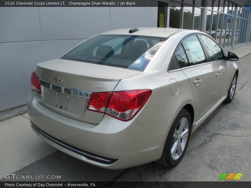 Champagne Silver Metallic / Jet Black 2016 Chevrolet Cruze Limited LT