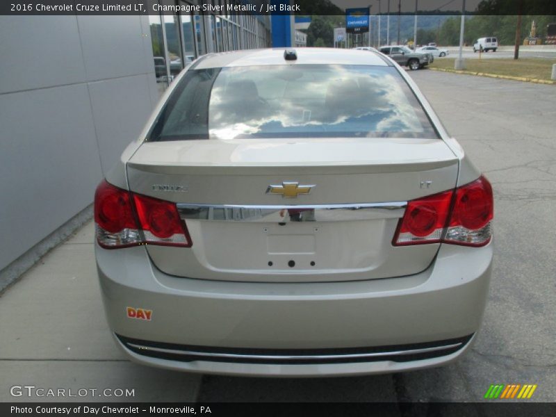 Champagne Silver Metallic / Jet Black 2016 Chevrolet Cruze Limited LT