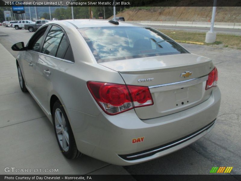 Champagne Silver Metallic / Jet Black 2016 Chevrolet Cruze Limited LT