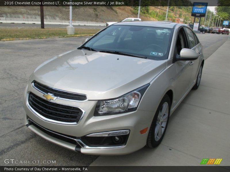 Front 3/4 View of 2016 Cruze Limited LT