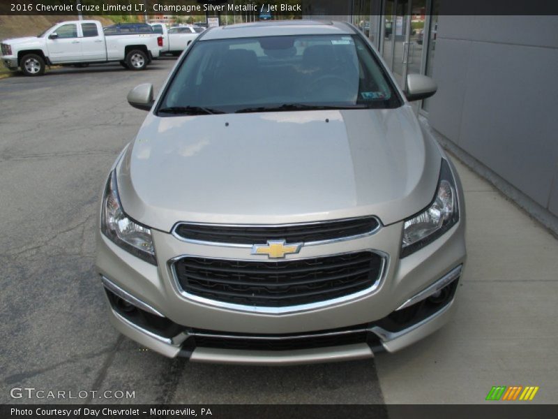 Champagne Silver Metallic / Jet Black 2016 Chevrolet Cruze Limited LT