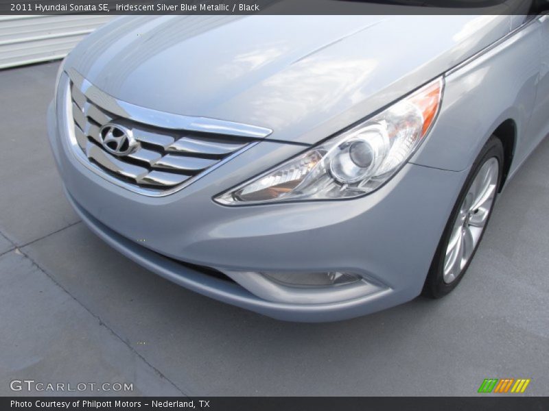 Iridescent Silver Blue Metallic / Black 2011 Hyundai Sonata SE