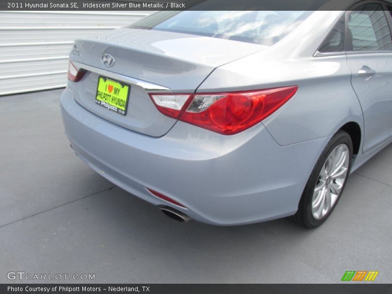 Iridescent Silver Blue Metallic / Black 2011 Hyundai Sonata SE