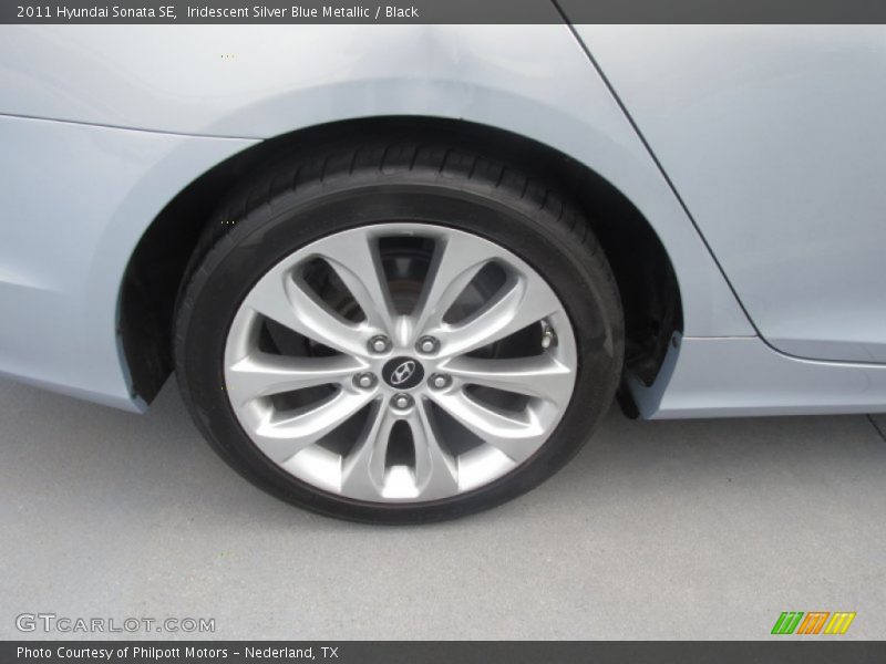 Iridescent Silver Blue Metallic / Black 2011 Hyundai Sonata SE
