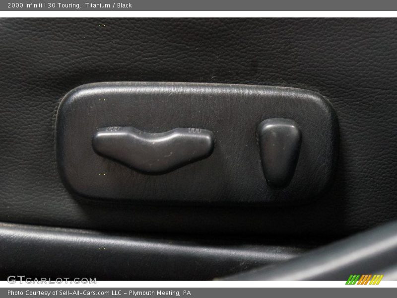 Titanium / Black 2000 Infiniti I 30 Touring