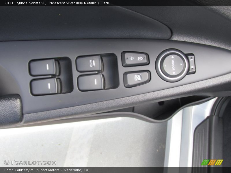 Iridescent Silver Blue Metallic / Black 2011 Hyundai Sonata SE