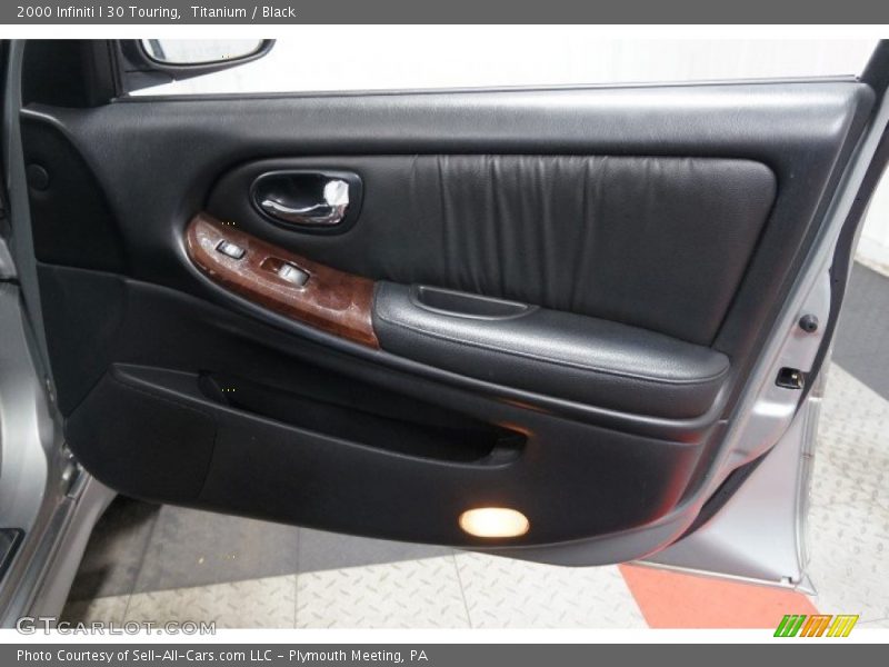 Titanium / Black 2000 Infiniti I 30 Touring