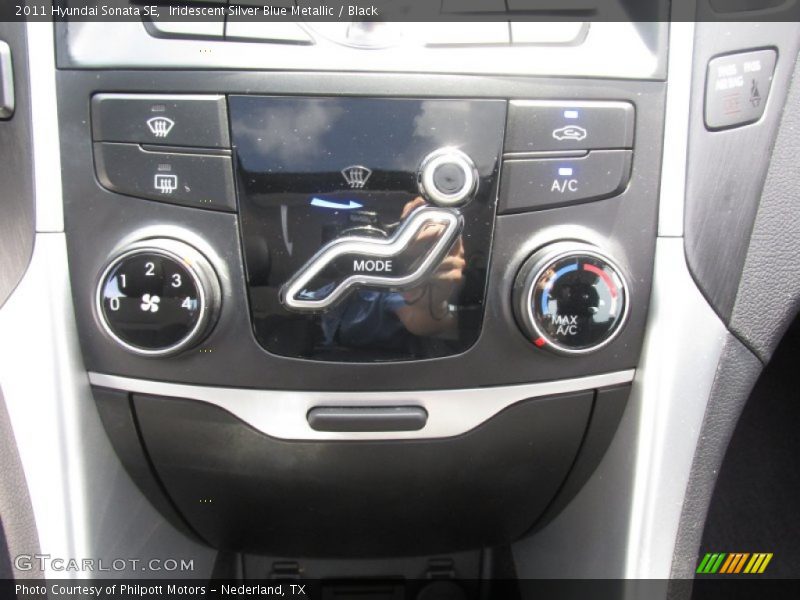 Iridescent Silver Blue Metallic / Black 2011 Hyundai Sonata SE