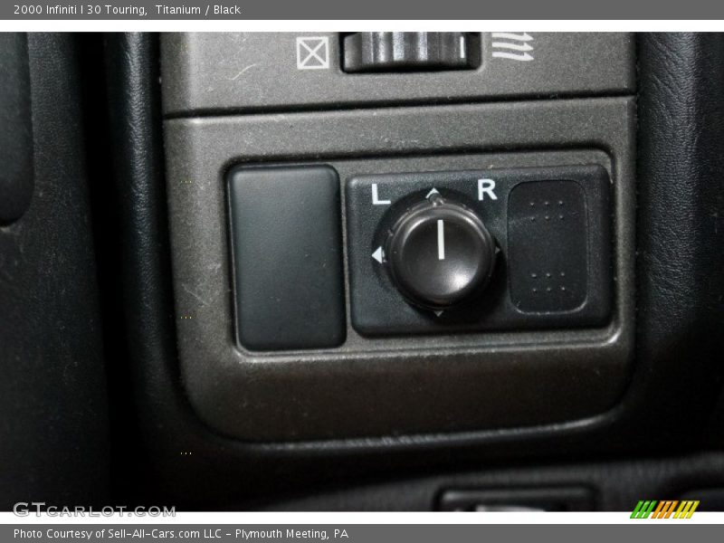 Titanium / Black 2000 Infiniti I 30 Touring