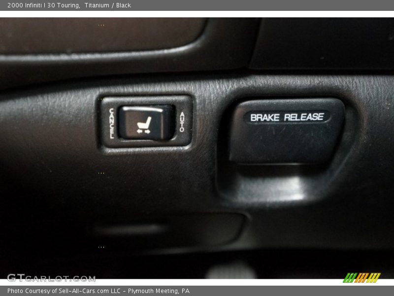 Titanium / Black 2000 Infiniti I 30 Touring