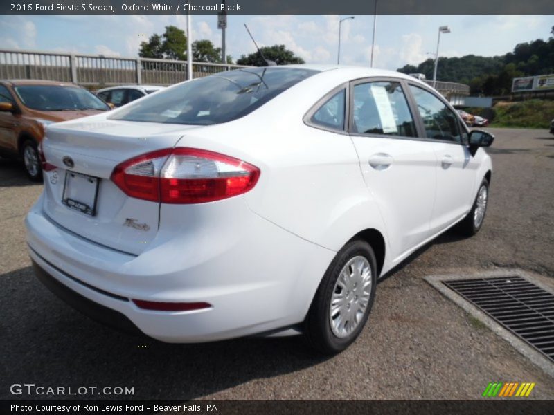 Oxford White / Charcoal Black 2016 Ford Fiesta S Sedan