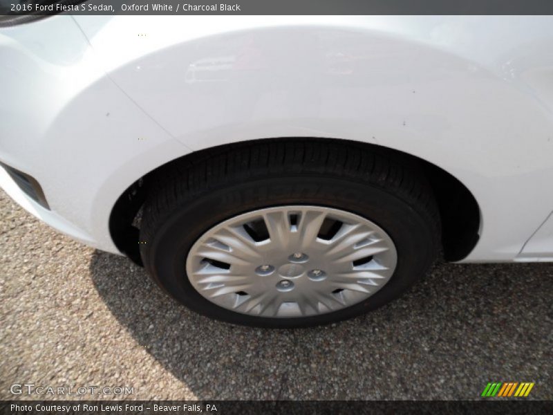 Oxford White / Charcoal Black 2016 Ford Fiesta S Sedan