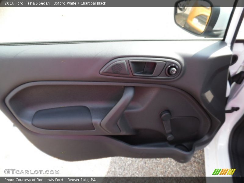Oxford White / Charcoal Black 2016 Ford Fiesta S Sedan