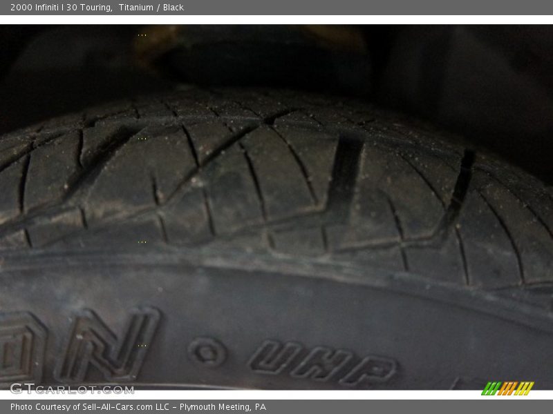 Titanium / Black 2000 Infiniti I 30 Touring