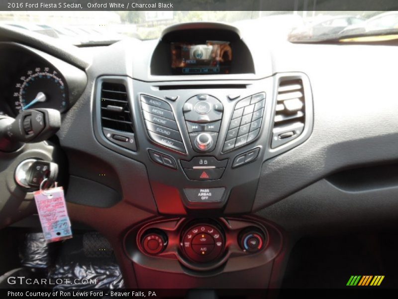 Oxford White / Charcoal Black 2016 Ford Fiesta S Sedan