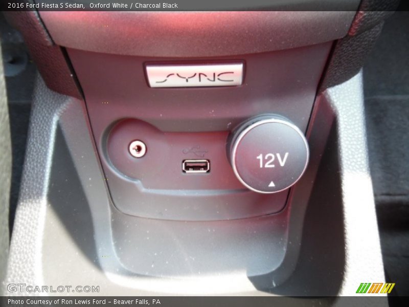 Oxford White / Charcoal Black 2016 Ford Fiesta S Sedan