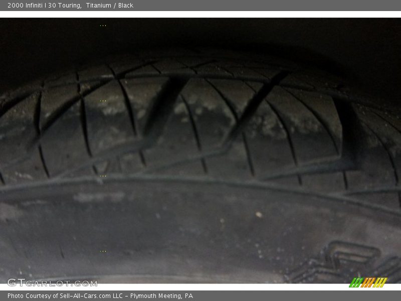 Titanium / Black 2000 Infiniti I 30 Touring