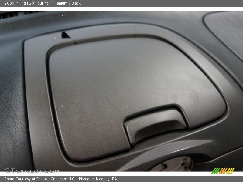 Titanium / Black 2000 Infiniti I 30 Touring