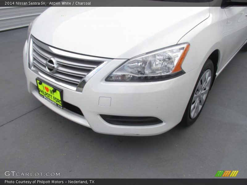 Aspen White / Charcoal 2014 Nissan Sentra SV