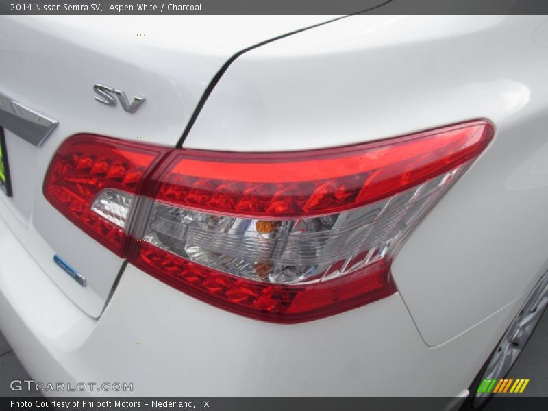 Aspen White / Charcoal 2014 Nissan Sentra SV