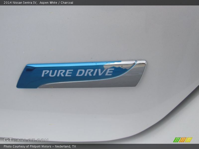 Aspen White / Charcoal 2014 Nissan Sentra SV