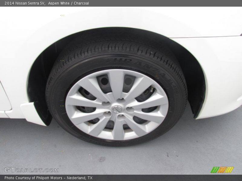 Aspen White / Charcoal 2014 Nissan Sentra SV