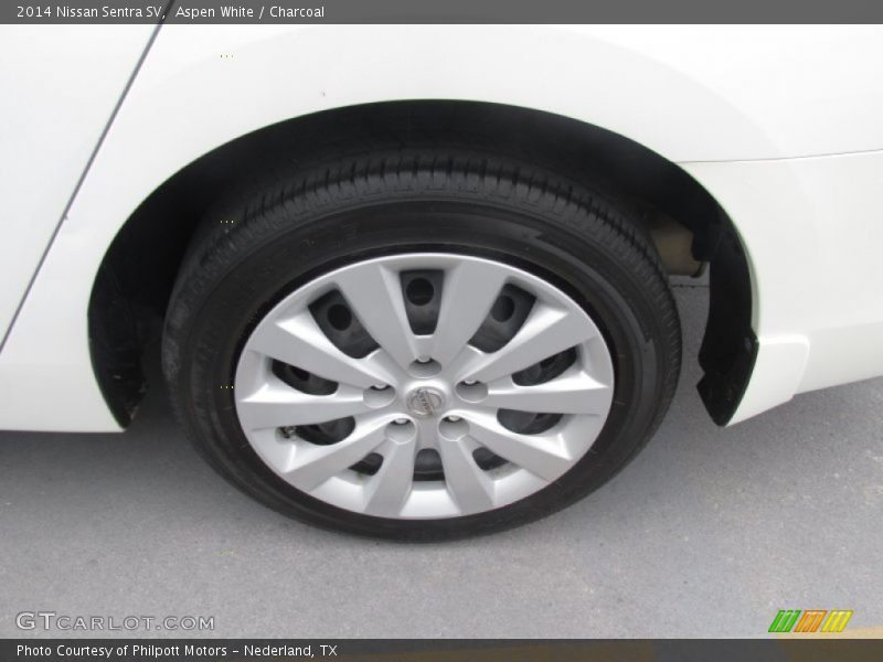 Aspen White / Charcoal 2014 Nissan Sentra SV