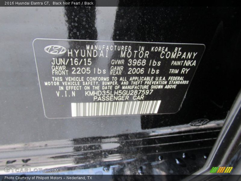 Black Noir Pearl / Black 2016 Hyundai Elantra GT