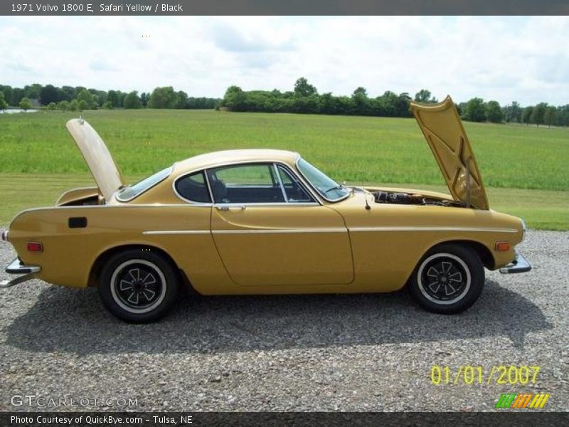 Safari Yellow / Black 1971 Volvo 1800 E