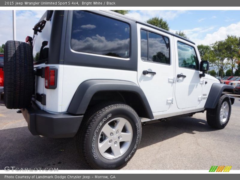 Bright White / Black 2015 Jeep Wrangler Unlimited Sport S 4x4