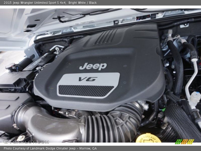 Bright White / Black 2015 Jeep Wrangler Unlimited Sport S 4x4