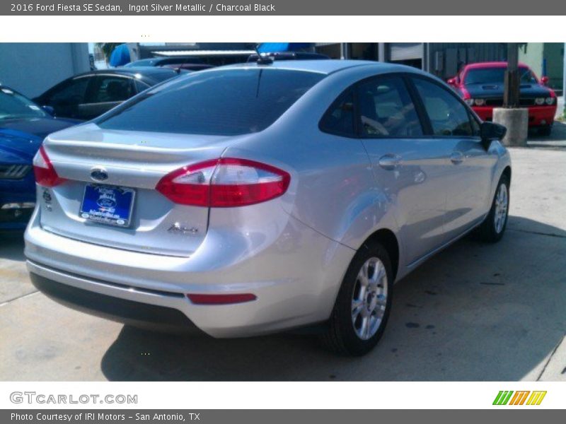 Ingot Silver Metallic / Charcoal Black 2016 Ford Fiesta SE Sedan