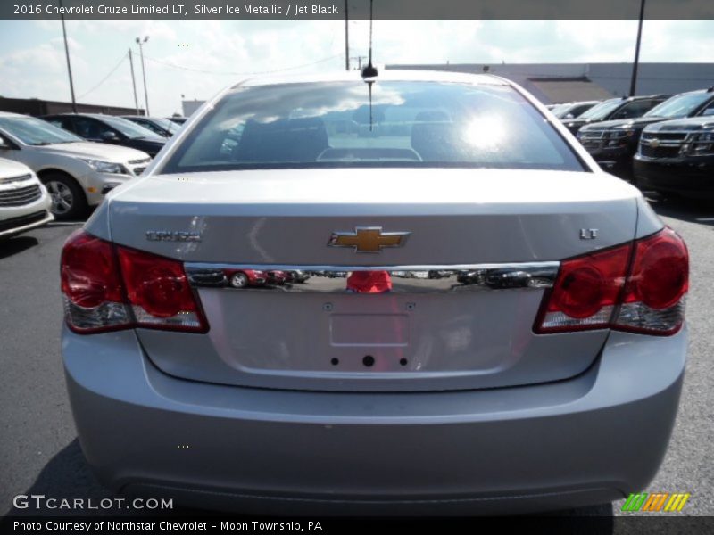 Silver Ice Metallic / Jet Black 2016 Chevrolet Cruze Limited LT