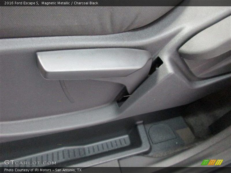 Magnetic Metallic / Charcoal Black 2016 Ford Escape S