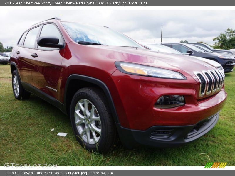 Front 3/4 View of 2016 Cherokee Sport