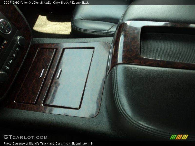 Onyx Black / Ebony Black 2007 GMC Yukon XL Denali AWD