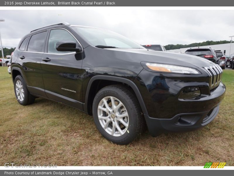 Front 3/4 View of 2016 Cherokee Latitude