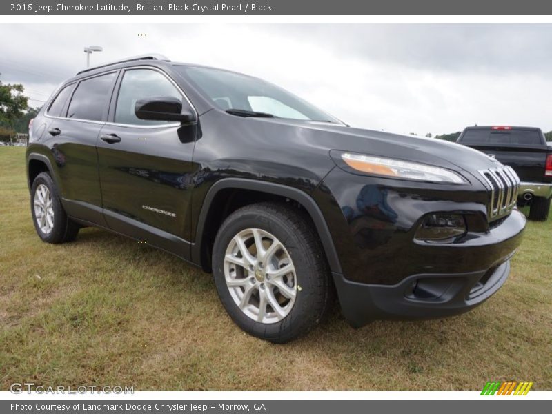 Front 3/4 View of 2016 Cherokee Latitude